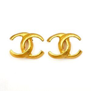 Chanel Vintage Gold Plated Skinny CC Regular Clip on Earrings